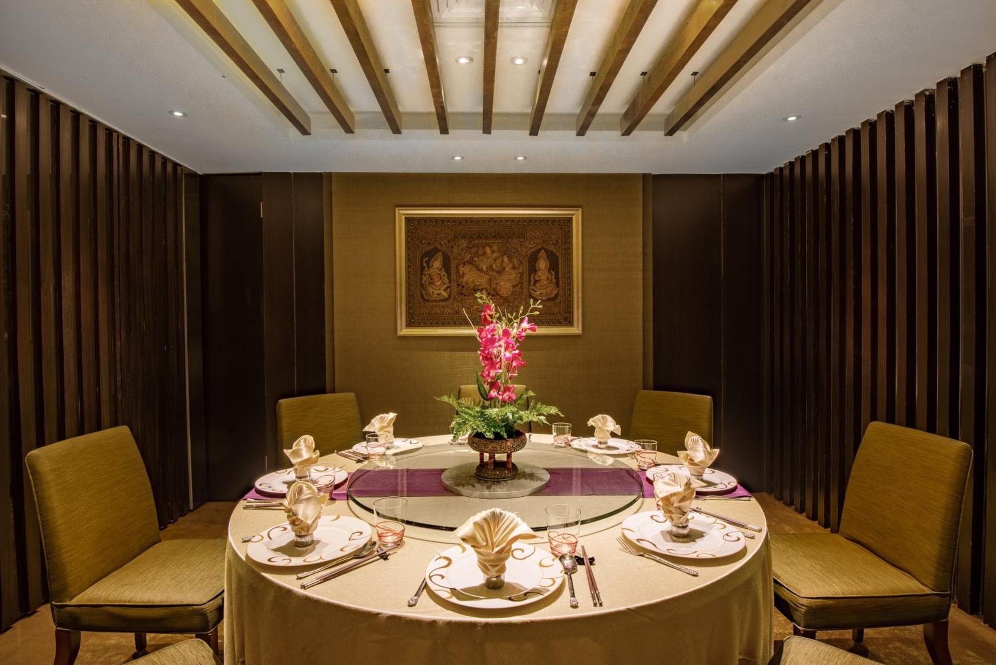 Hotel Centre By Ihg 5*