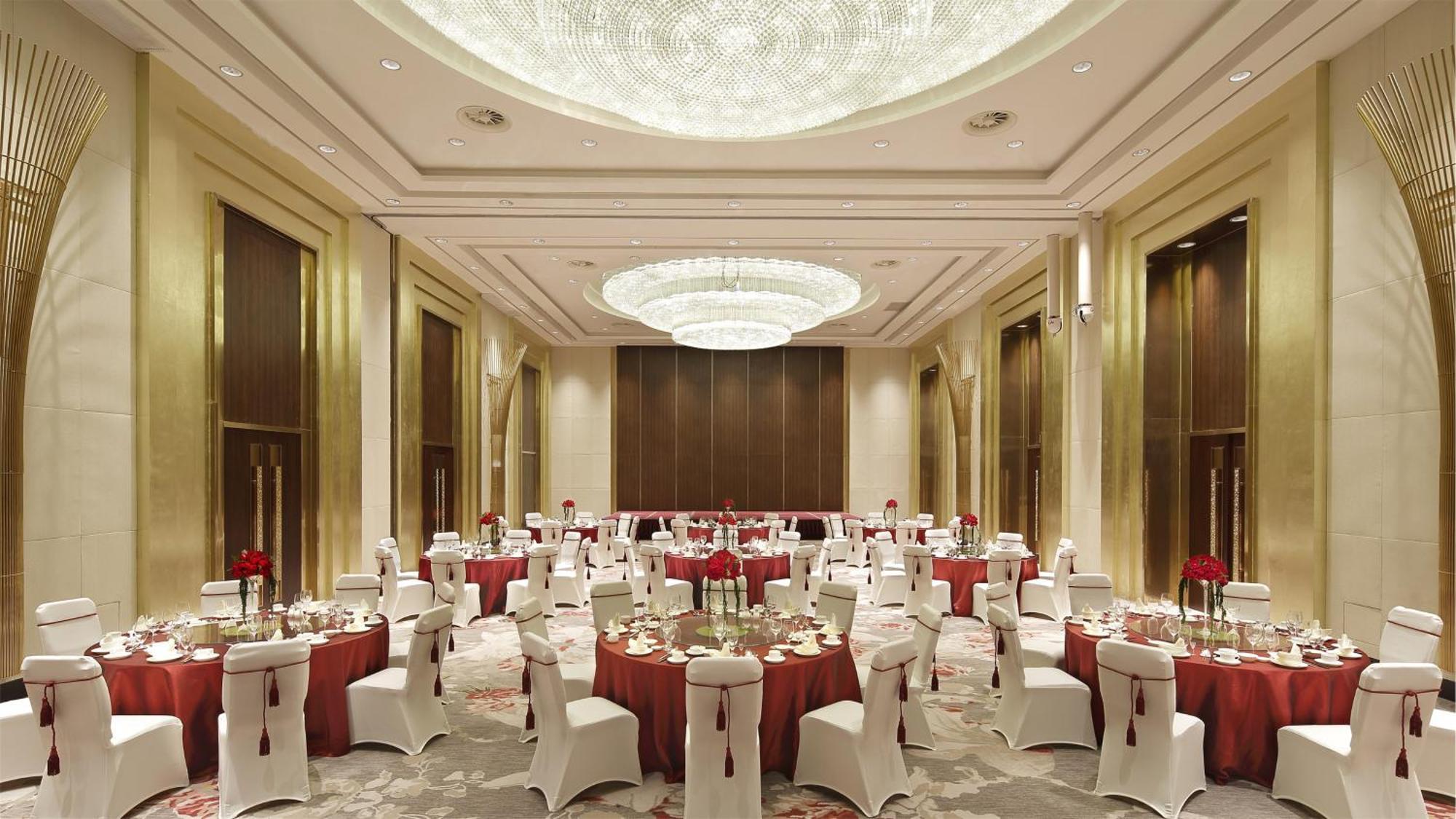 Centre By Ihg Hotel 5*