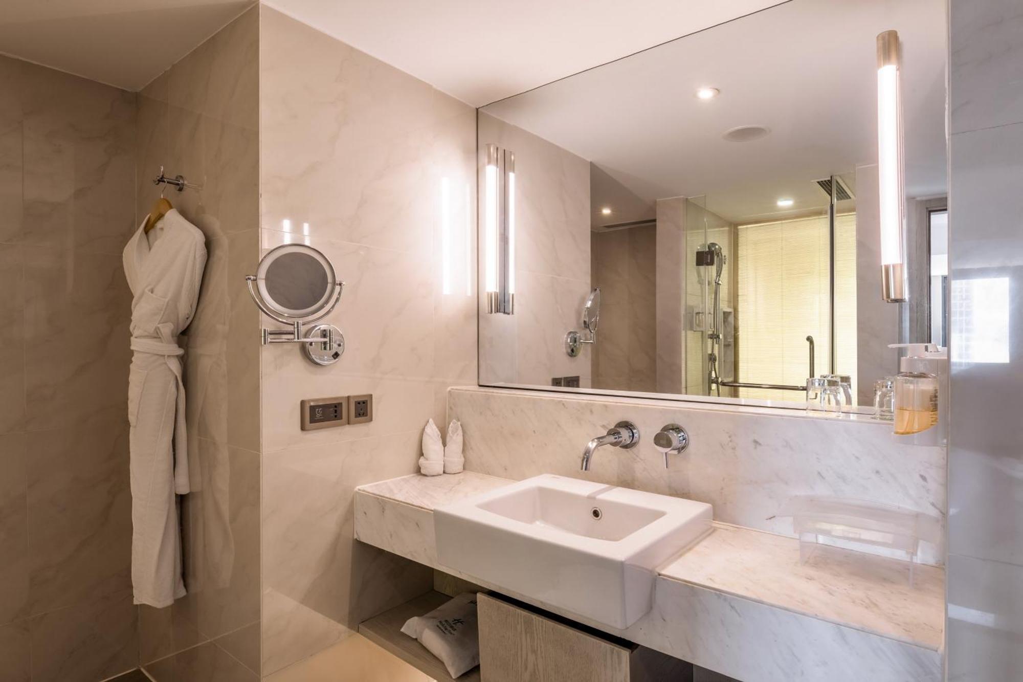 Centre By Ihg Hotel